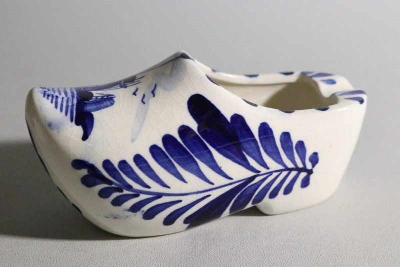 Dekorativ keramiktoffel från Delft – Klassisk blåvit design