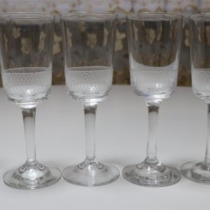 6st glas med etsad dekor