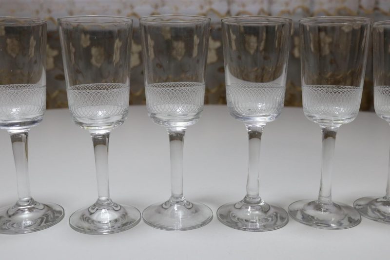 6st glas med etsad dekor