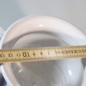 Kruka från Laholm keramik Sweden, vit med ljusblå dekor av blad - 2152