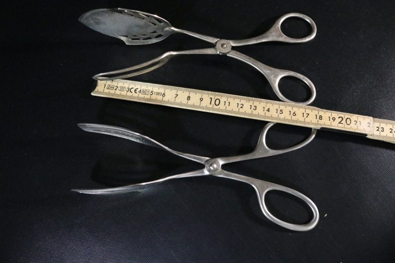 Antika Serveringstång i Rostfritt Stål (18/8) – Elegans och Funktionalitet