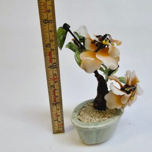 Exklusiv handgjord bonsai med porslinsblommor – unik dekoration i klassisk stil!
