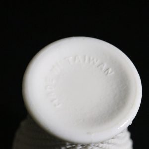 Vintage Vas i Opalinglas/Mjölkglas – Made in Taiwan