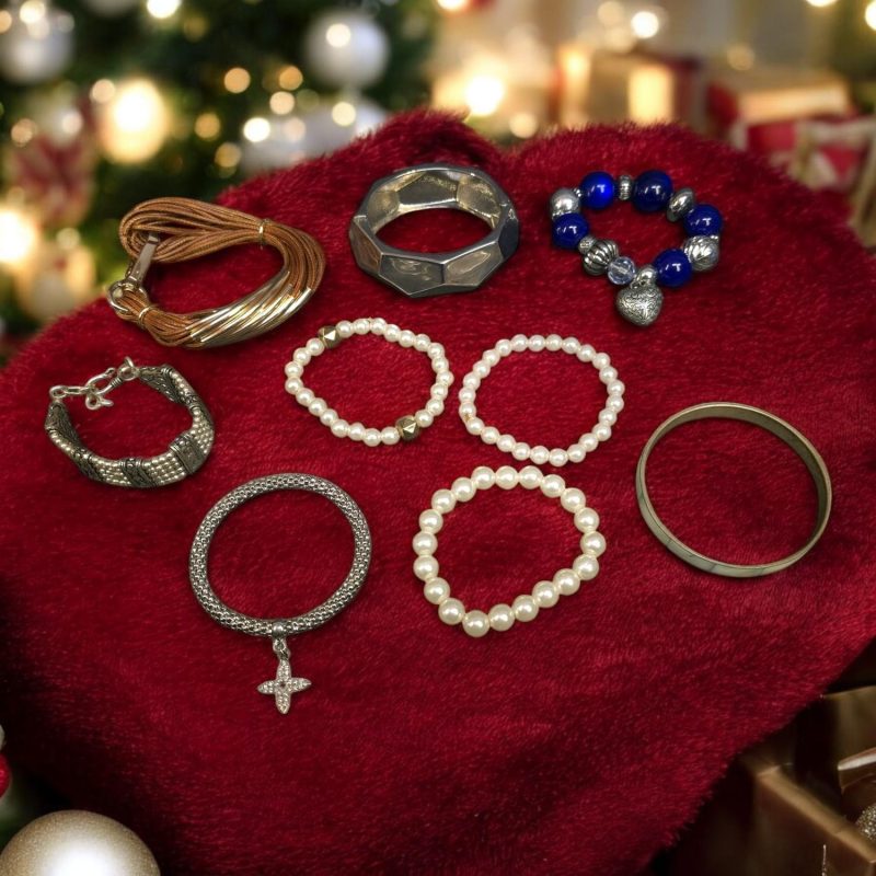 Unik samling av 9 armband – Stilfulla detaljer för alla tillfällen