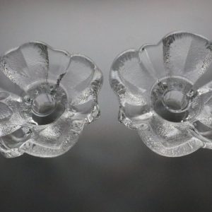 Skapa en atmosfär av lugn och skönhet med Orrefors ljuslyktor designade av Lars