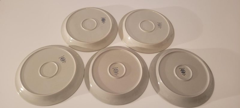 Fem Höganäs förrättstallrikar 22 cm i diameter