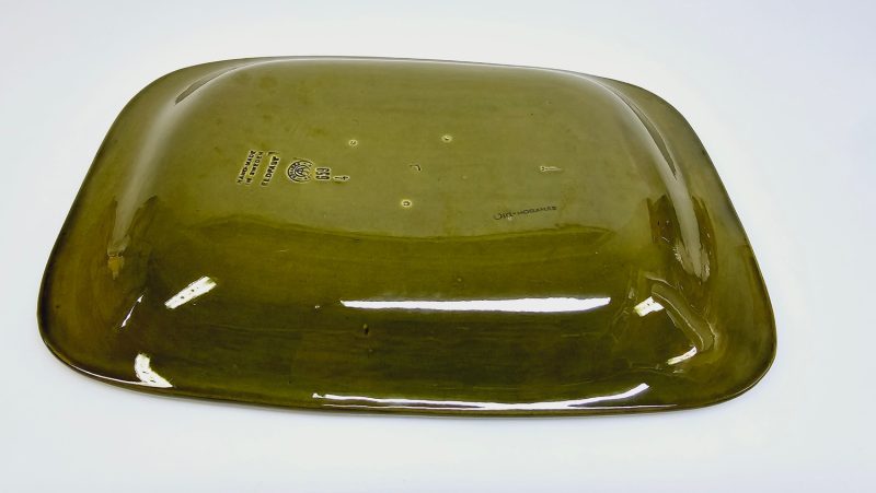 Elegant rektangulärt fat från Höganäs Keramik – Eldfast