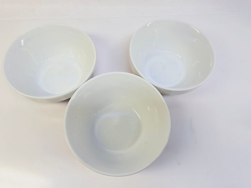 Set med 3 eleganta skålar med blomdesign