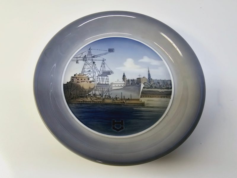 Royal Copenhagen tallrik – "Helsingør Værft" – 21,5 cm i diameter