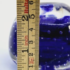 Blå Ljuslykta med Bubblor – Handgjord från Svenskt Glasbruk