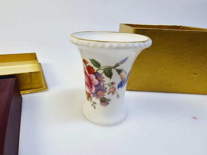 Exklusiv Royal Crown Derby vas i originalförpackning
