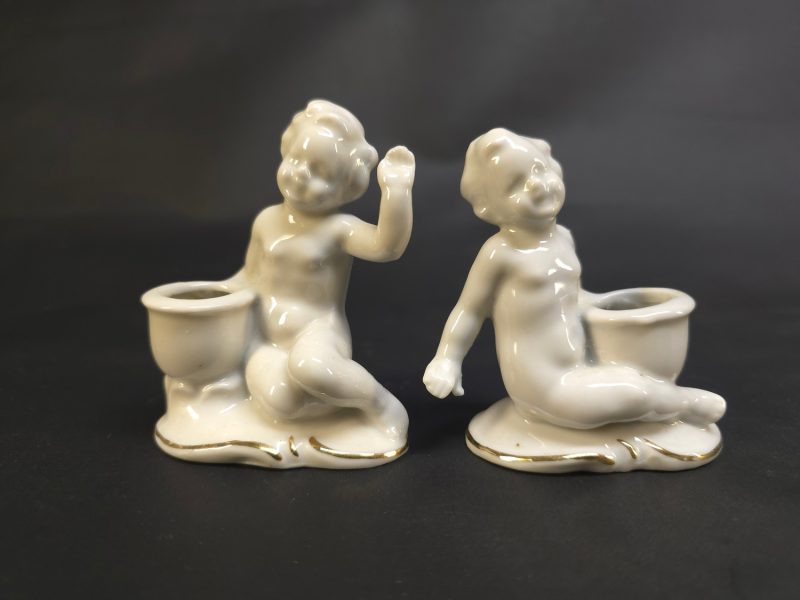 Charmiga porslinsfigurer med små blomkrukor – vintageinspirerat set
