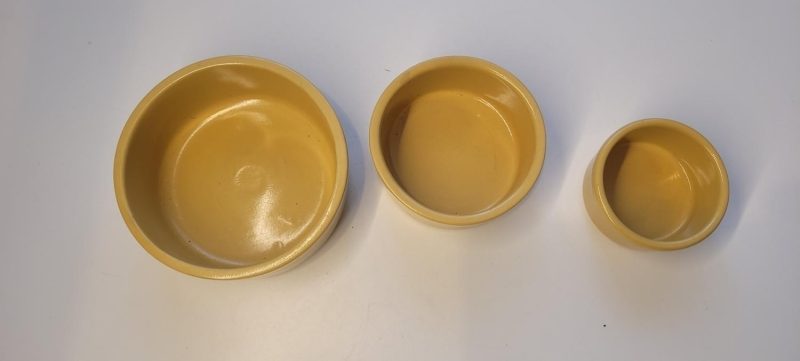 3st gula skålar formar i keramik
