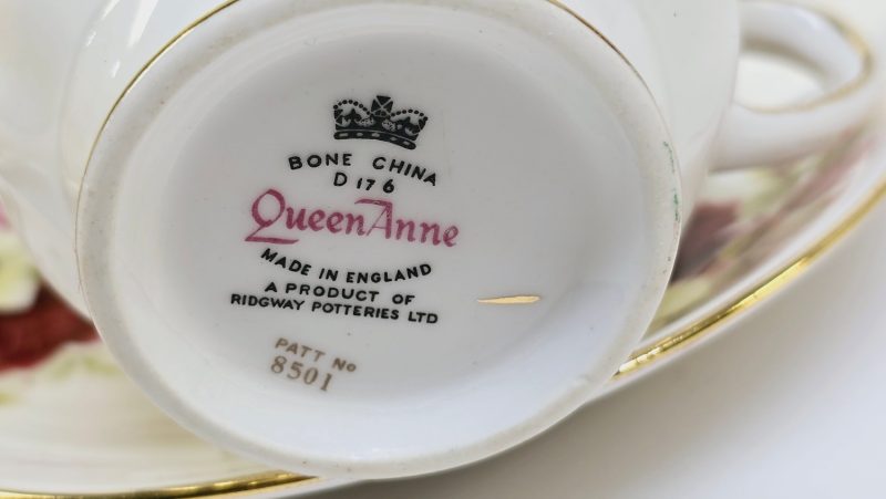 Queen Anne Bone China - Eleganta Tekoppar med Rosmotiv, Set om 4