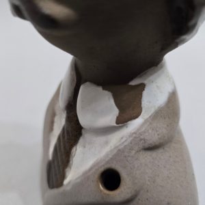 Figurin i glaserad keramik, signerad GM