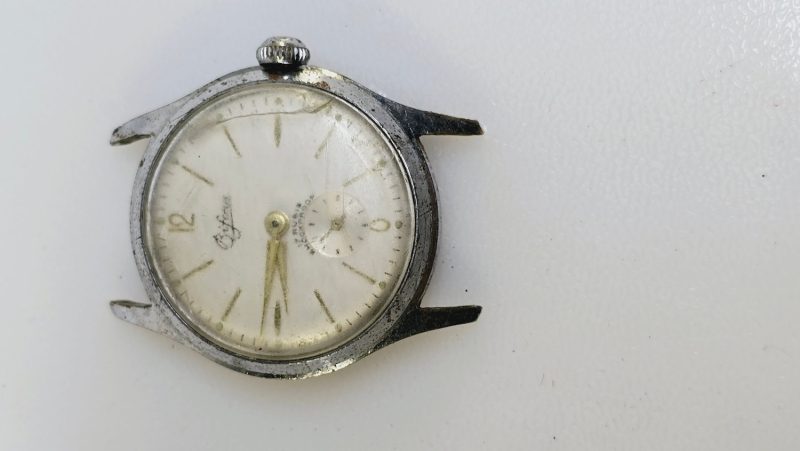 Klassisk Bifora armbandsklocka – Tidlös design och retro charm