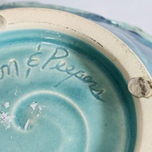 Handgjord Salladsskål från Moon and Peepers Pottery – Dekorerad i Fiskmotiv