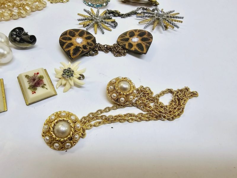 Vintage smyckeskollektion – En skattkista av tidlös elegans