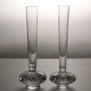 Handmålad Mjölkglasvas – 21 cm, Elegant och Unik