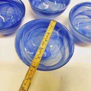 Elegant Set med Blå Glas-Skålar – 4 st Unika Serverings- och Dekorationsdetaljer