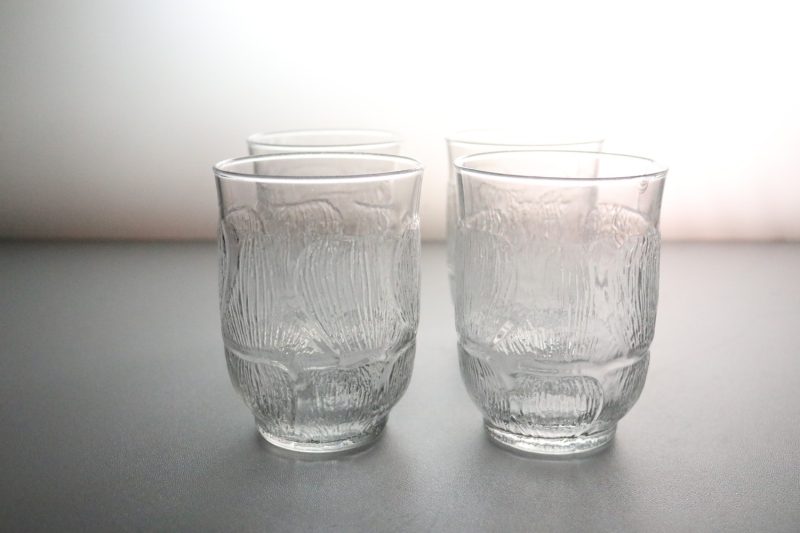 Set om 4 Glas med Struktur – Eleganta och Unika