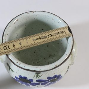 Krus, handmålad, oidentifierad designer