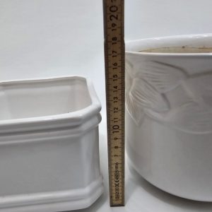 Eleganta Trio av Vita Keramiska Krukor