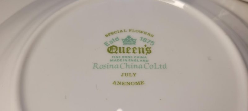 Kopp- och fat samt assiett med blommor (JULI) av ROSINA-QUEENS Anenome