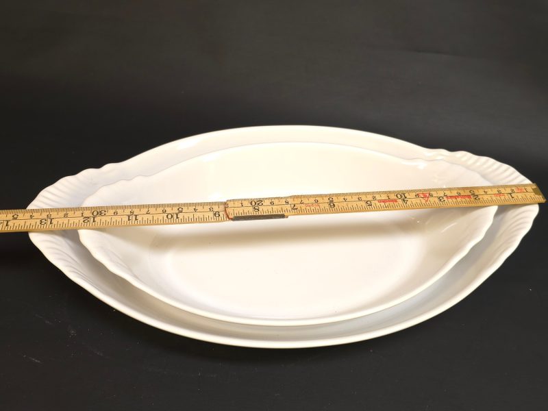 Elegant Set med Serveringsfat från Revol – Fransk Kvalitet i Tidlös Design