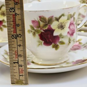 Queen Anne Bone China - Eleganta Tekoppar med Rosmotiv, Set om 4