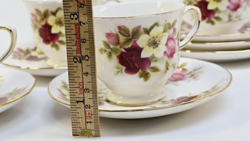 Queen Anne Bone China - Eleganta Tekoppar med Rosmotiv, Set om 4