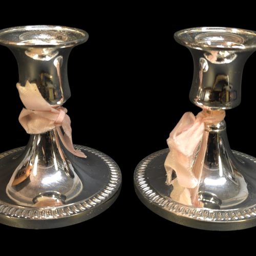 Eleganta Ljusstakar i Silver – Tidlös Skönhet för Hemmet