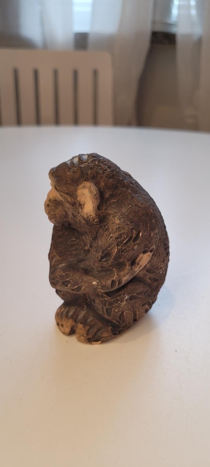 FIGURIN, APA, TILGMANS KERAMIK