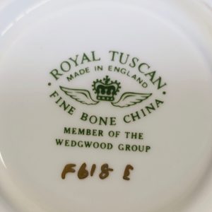 Elegant set i finaste benporslin från Royal Tuscan - Klassisk brittisk charm