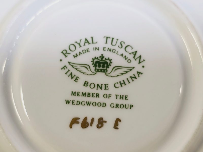 Elegant set i finaste benporslin från Royal Tuscan - Klassisk brittisk charm