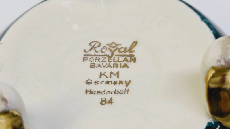 Elegant liten porslinsburk med handmålade blommor från Royal Porzellan Bavaria