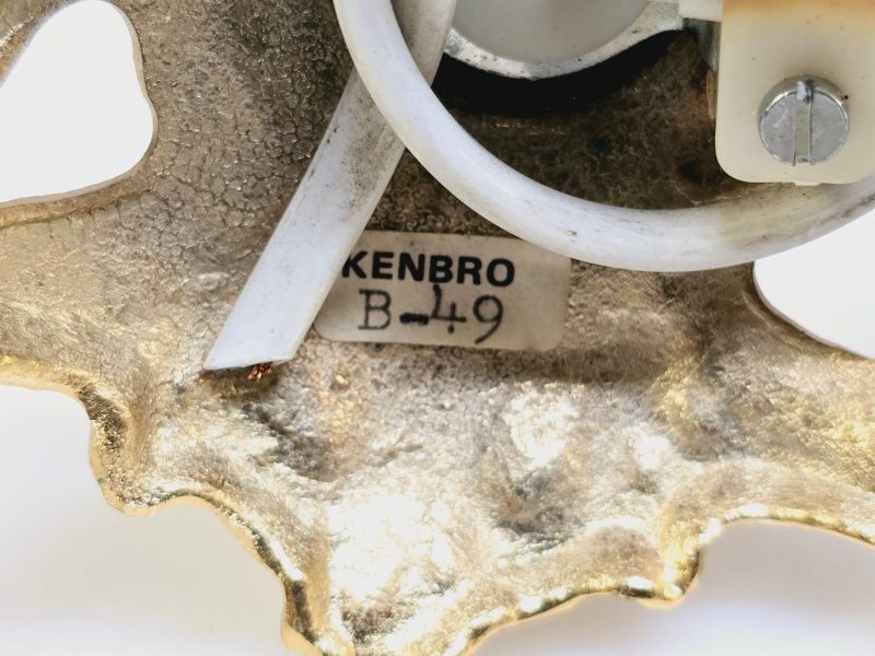 Elegant bordslampa i förgylld mässing från Kenbro – en tidlös klassiker