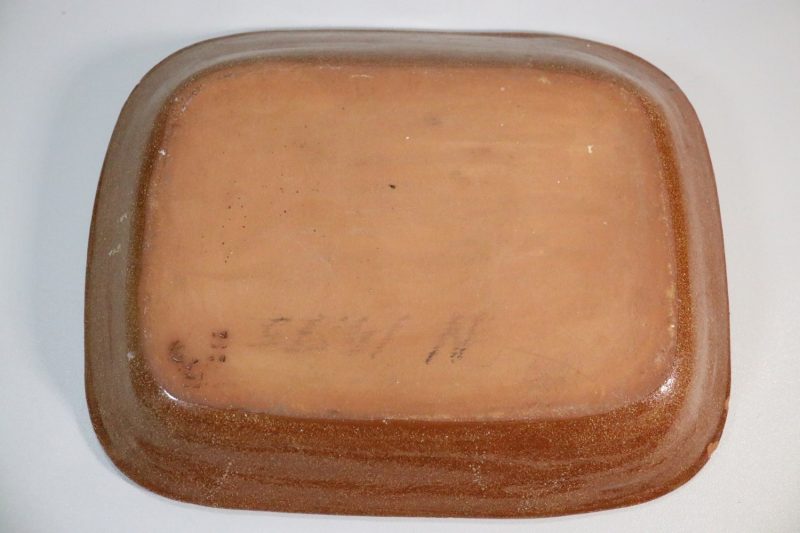Saltglaserat fat i lergods Andersson & Johansson, Old Höganäs, 35x27cm, spricka