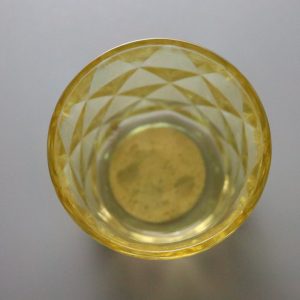 Elegant Glas med Kristalliknande Mönster – Perfekt för Samlingen
