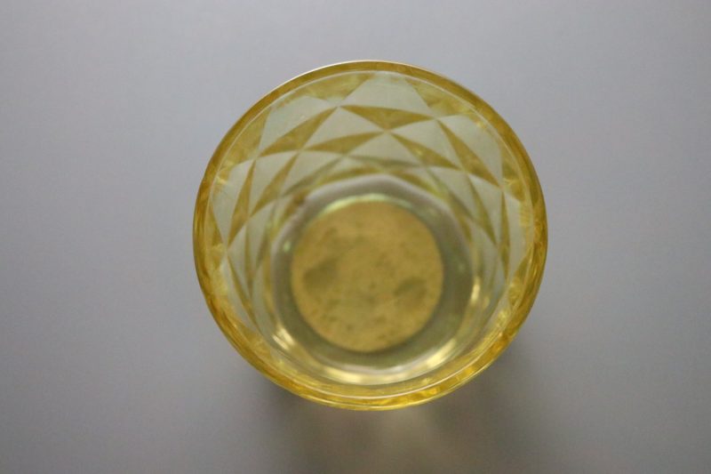 Elegant Glas med Kristalliknande Mönster – Perfekt för Samlingen