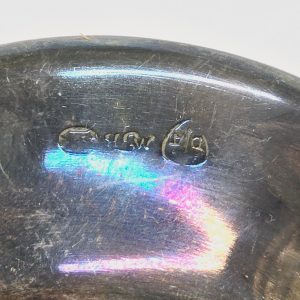 Elegant silverfärgad sparbössa med antik charm