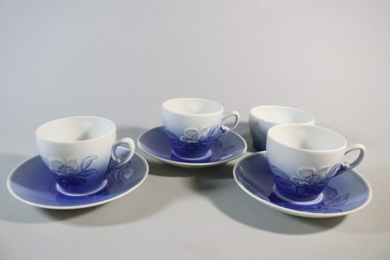 KAFFEKOPPAR MED FAT, 7 delar, porslin, "Julrosen", Bing & Gröndahl