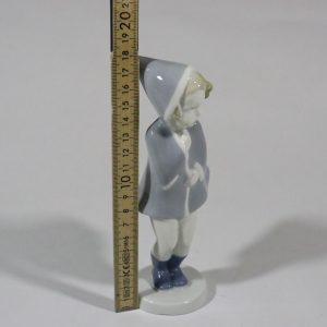 Metzler & Ortloff figur / Claire Girl in Wind #7271 / Tysk porslinsfigur