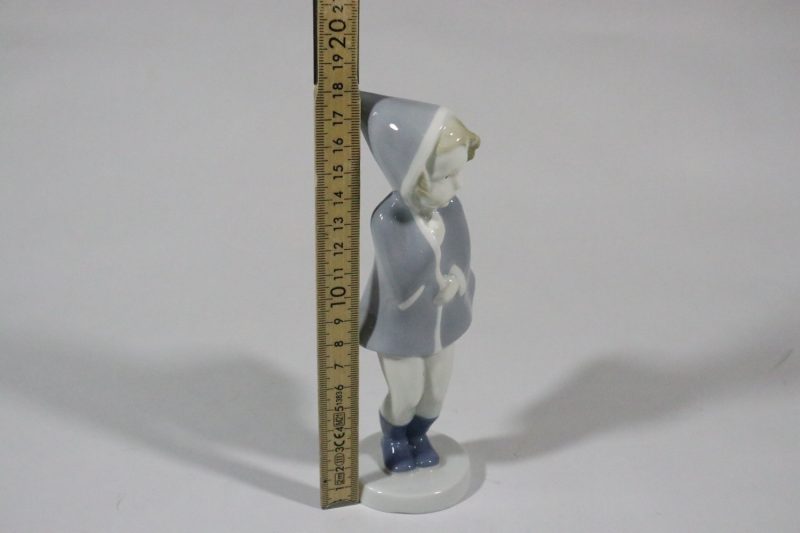 Metzler & Ortloff figur / Claire Girl in Wind #7271 / Tysk porslinsfigur