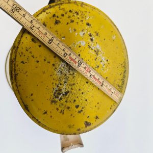 Retro gul metallbehållare med glastut – charmig och unik vintagefynd!