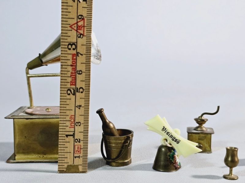 Småföremål, Miniatyrer, 6st föremål, mässing. gulmetall