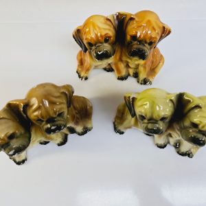 Charmiga Hundfigurer i Keramik – Set om Tre Dubbla Hundar