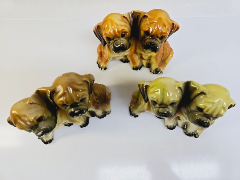 Charmiga Hundfigurer i Keramik – Set om Tre Dubbla Hundar