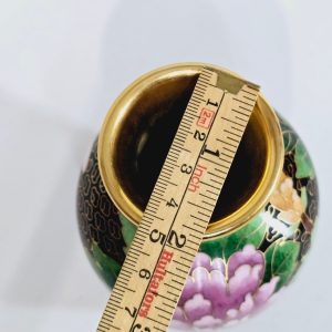 Elegant kinesisk cloisonnévas med blomstermotiv - Ett konstverk i emalj