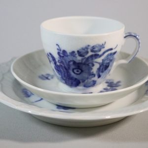 BLÅ BLOMSTER KAFFEKOPP ROYAL COPENHAGE - KUNGLIG DANSK TRE DELAR